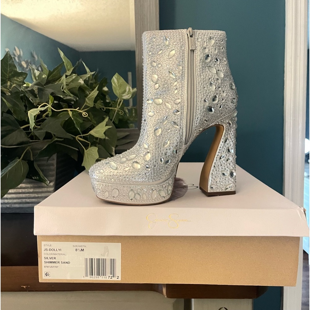 Jessica Simpson Stone Booties size 8 1/2